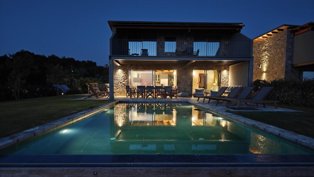 Real Life Homes Luxurious Seafront Villas Each With Their Own Private Pools Korakokhórion Extérieur photo