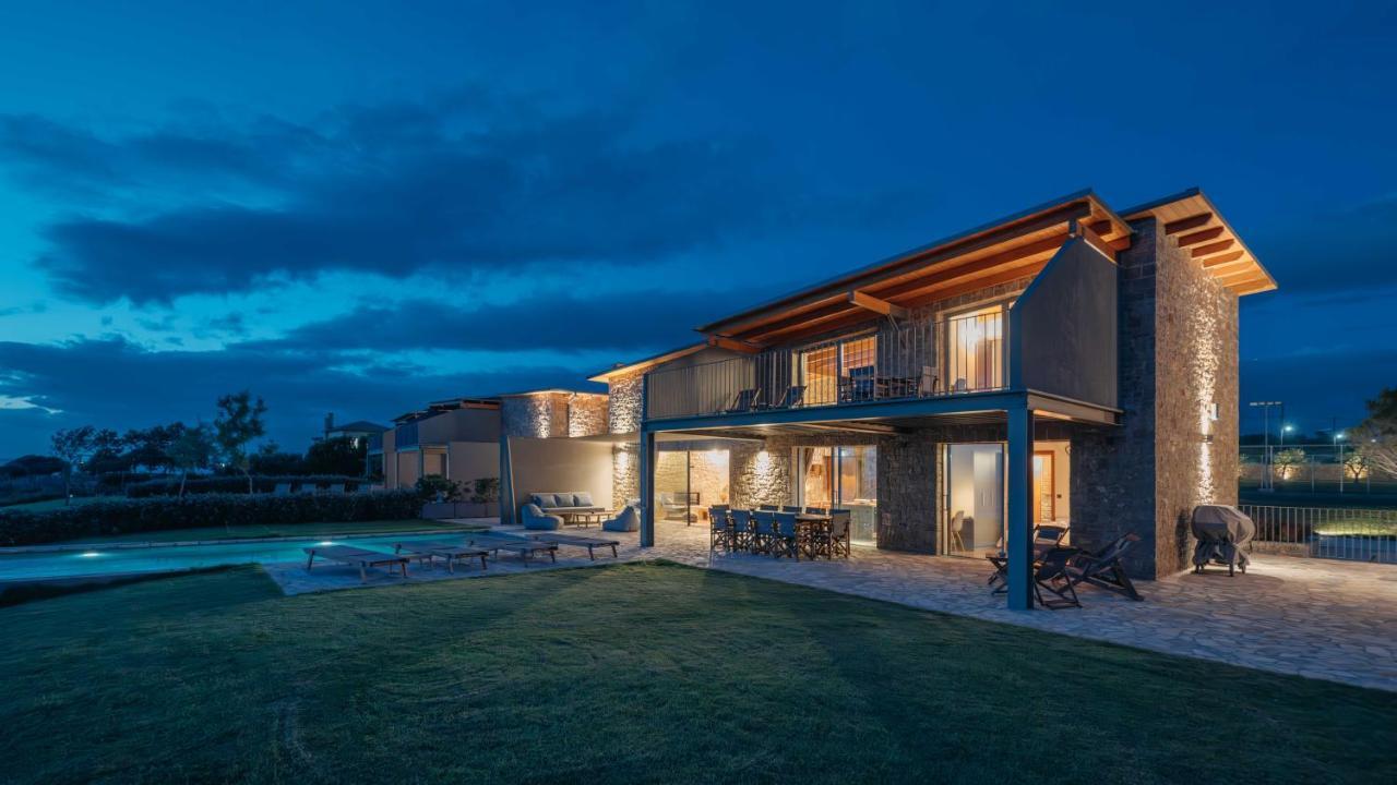 Real Life Homes Luxurious Seafront Villas Each With Their Own Private Pools Korakokhórion Extérieur photo