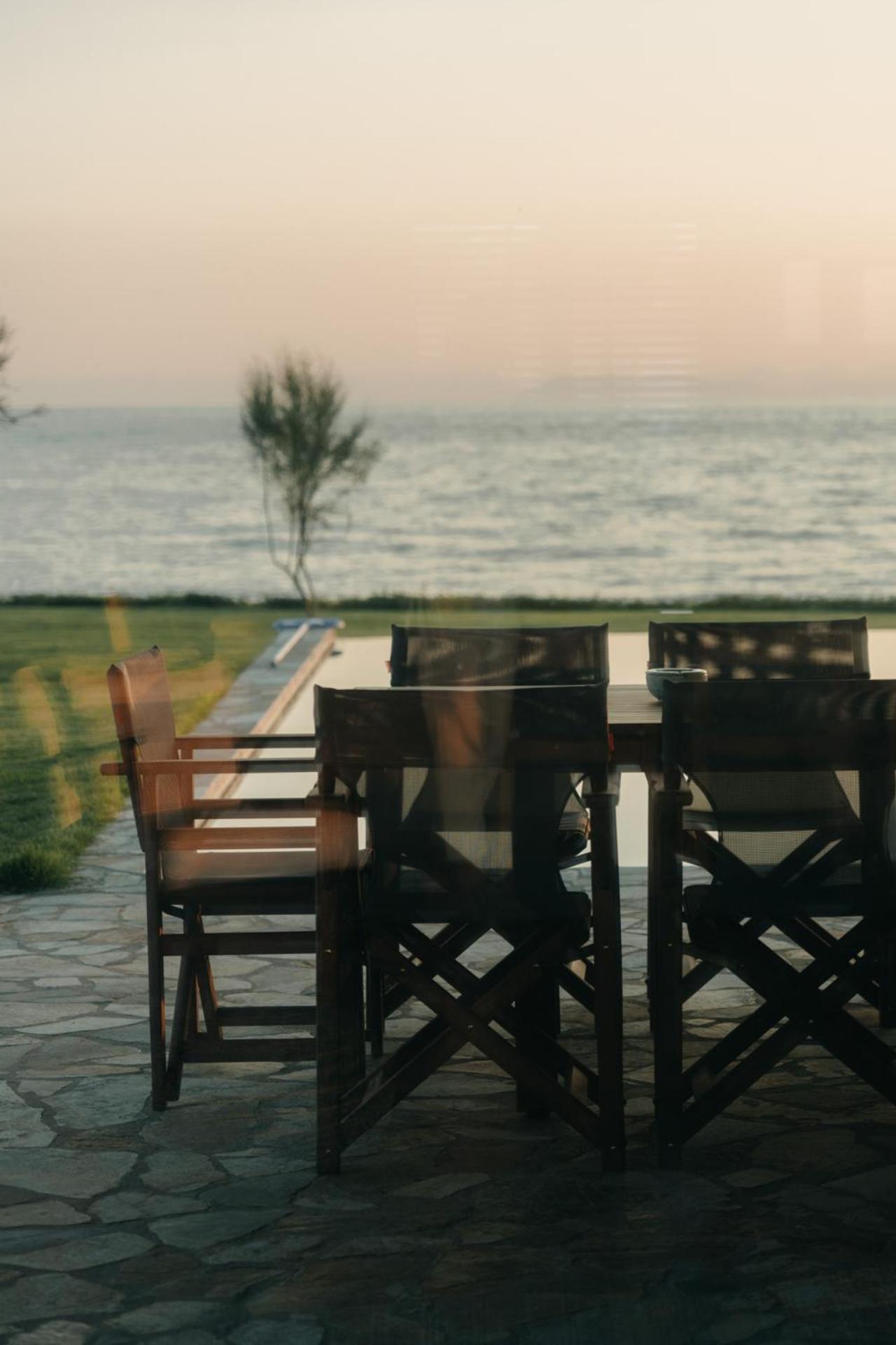 Real Life Homes Luxurious Seafront Villas Each With Their Own Private Pools Korakokhórion Extérieur photo