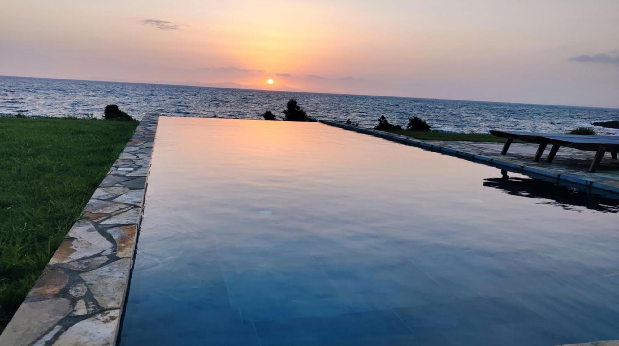 Real Life Homes Luxurious Seafront Villas Each With Their Own Private Pools Korakokhórion Extérieur photo