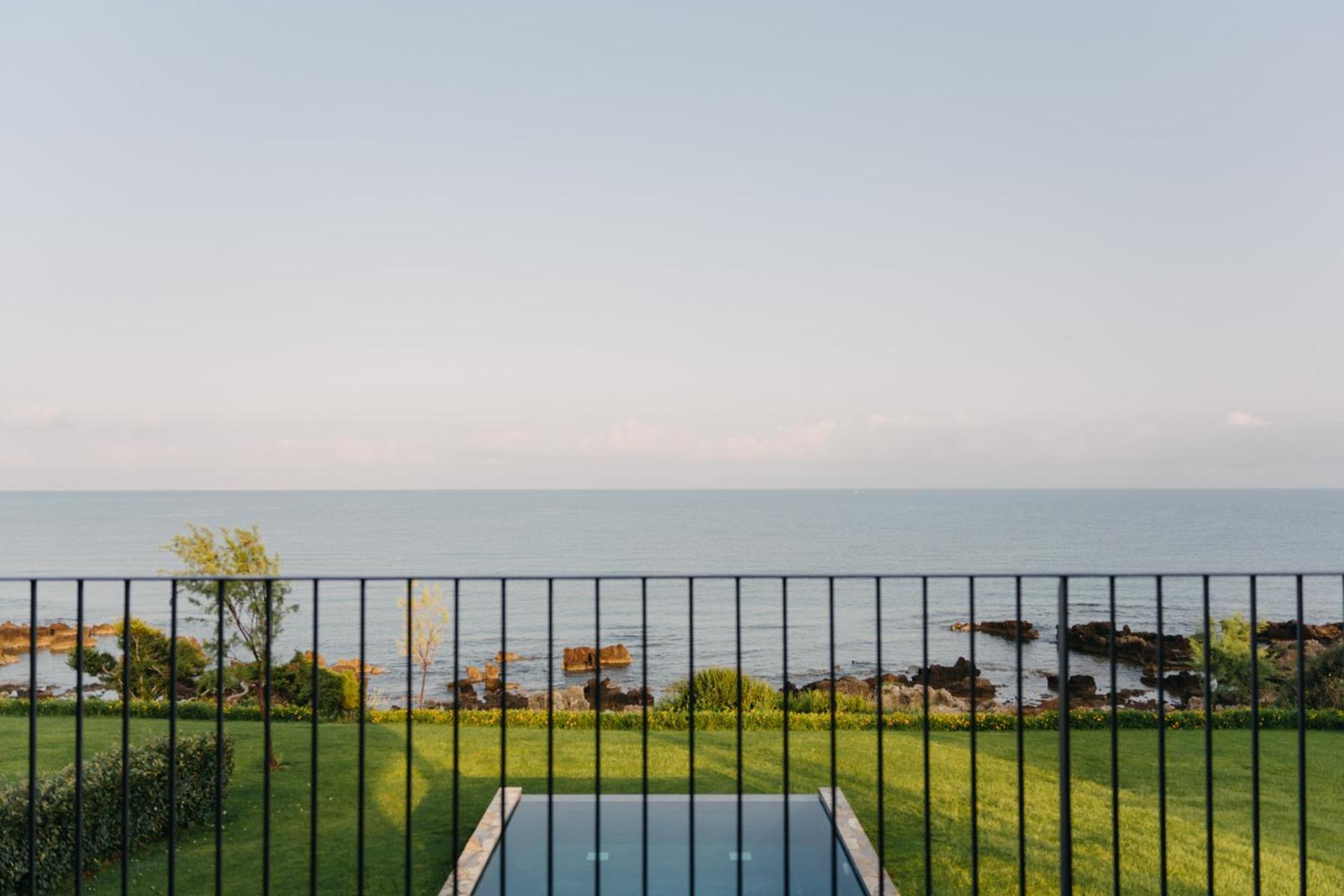Real Life Homes Luxurious Seafront Villas Each With Their Own Private Pools Korakokhórion Extérieur photo